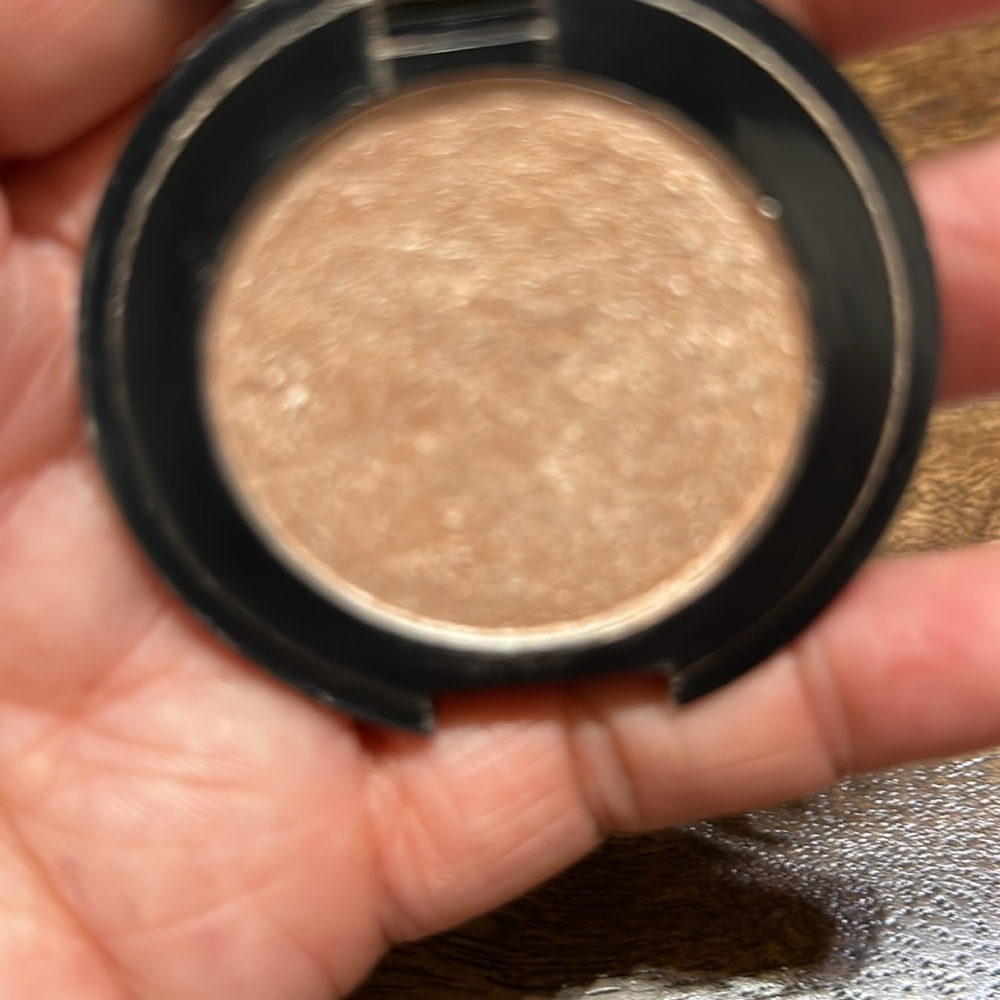 Stila Kitten Eyeshadow Single. Used lightly - Picture 3 of 3